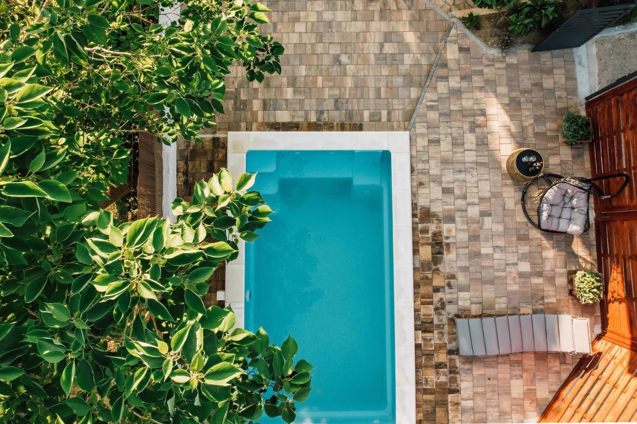 & Blue Villa *